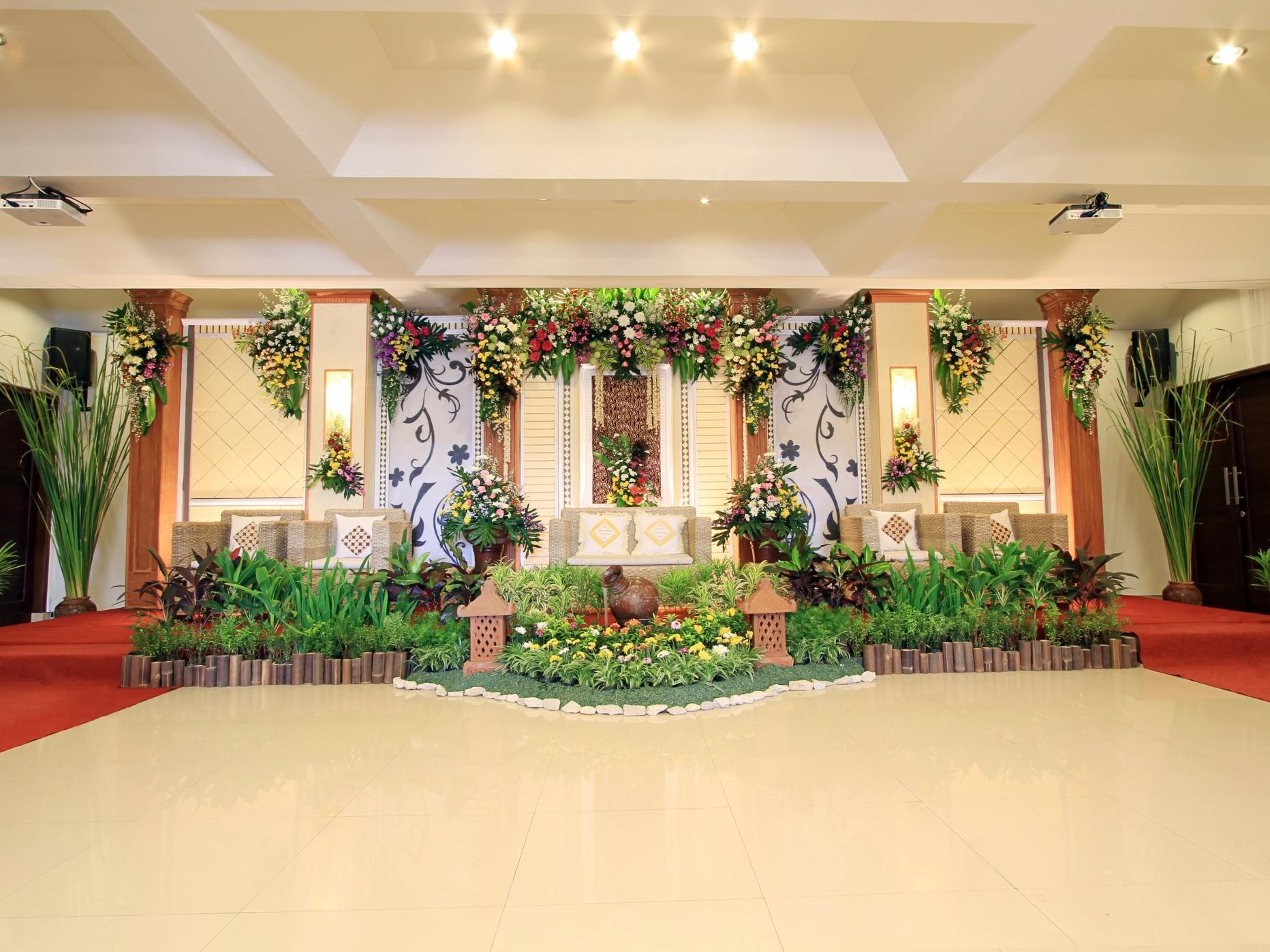 Maesa Hotel Ponorogo Exterior foto