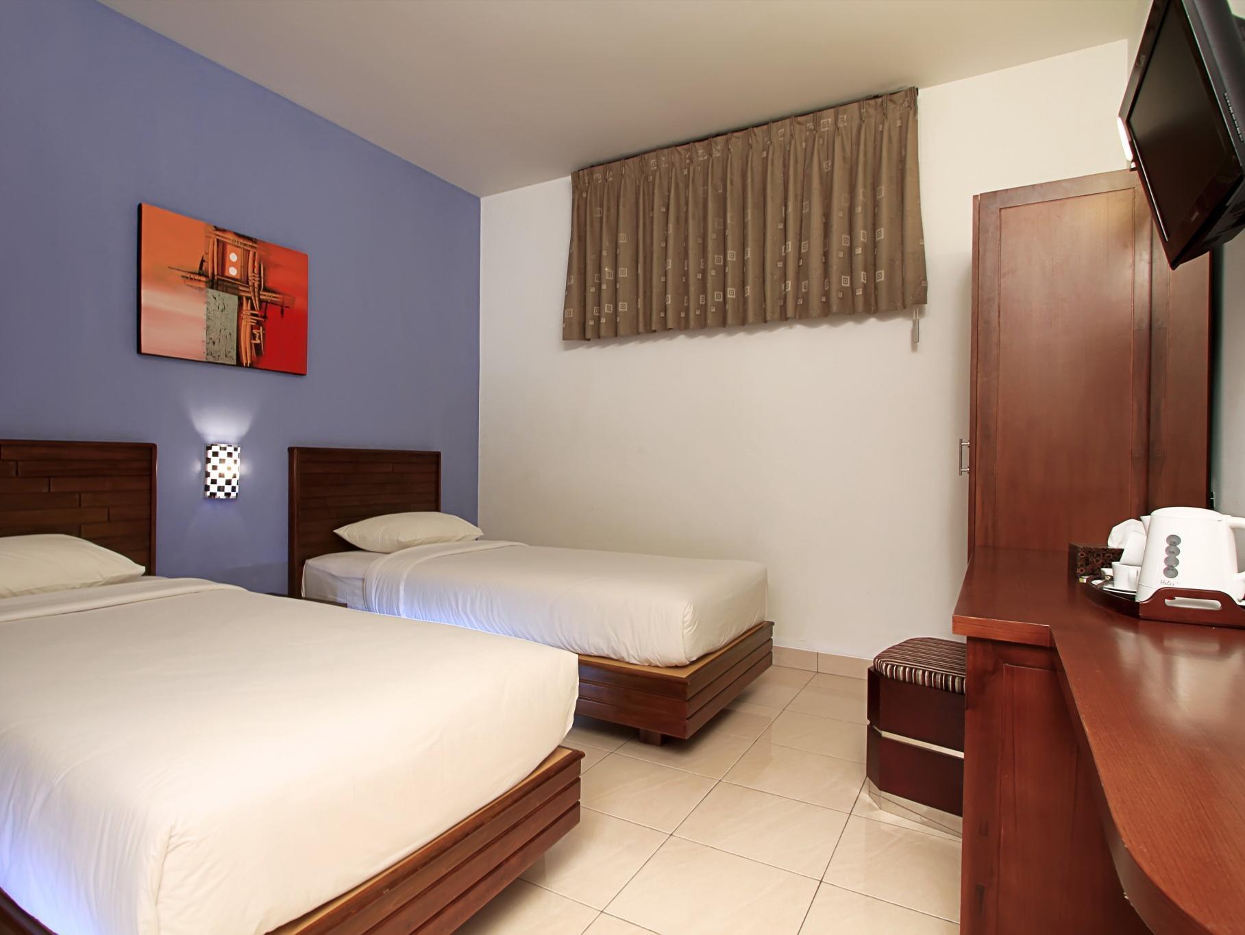 Maesa Hotel Ponorogo Exterior foto