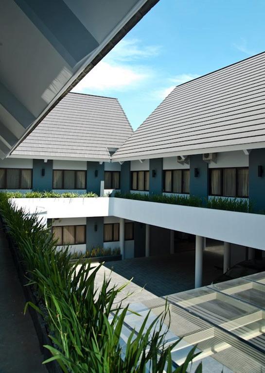Maesa Hotel Ponorogo Exterior foto